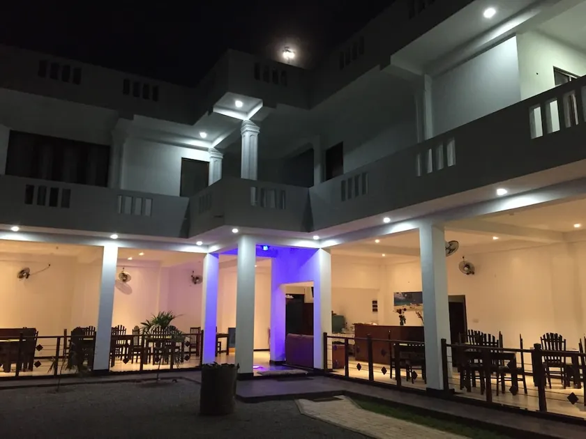 Aurora Hotel & Restaurant - Image 1
