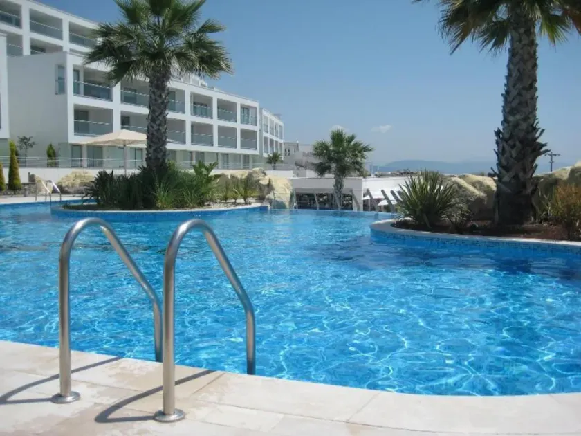2 Bed Penthouse Apartment With Stunning Sea View - Image 1