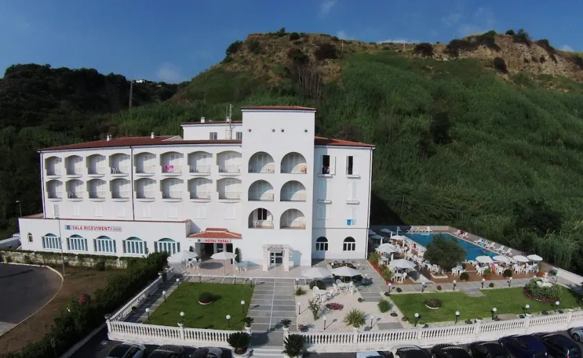 Hotel Total - Image 1