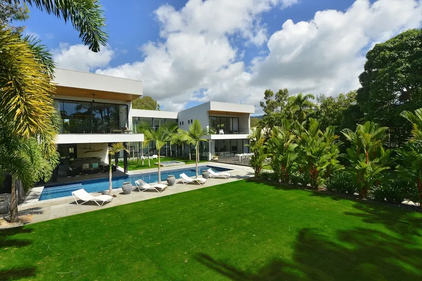 The Glasshouse on the Beach - Image 1