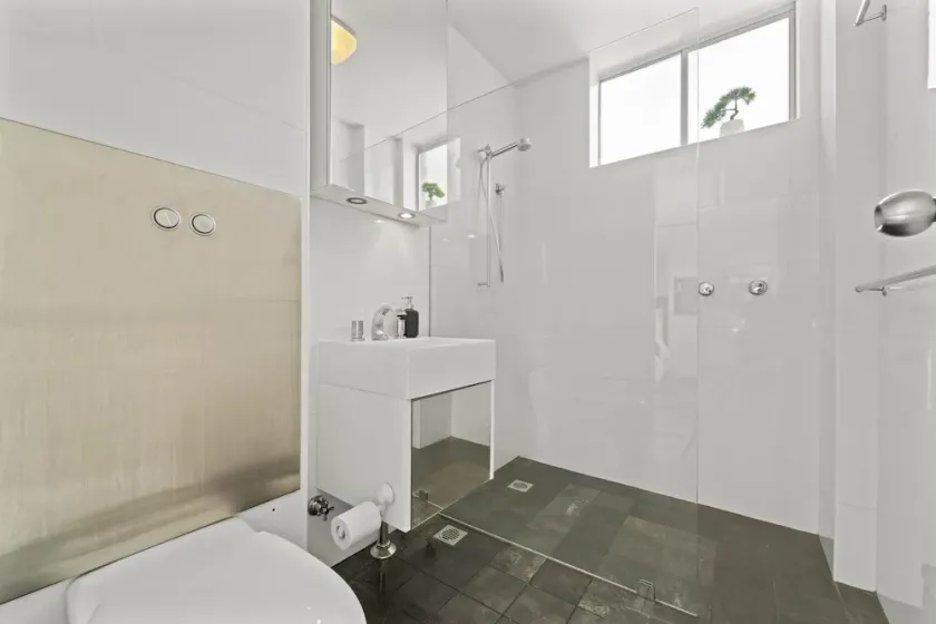 Modern Potts Point Studio - Image 1
