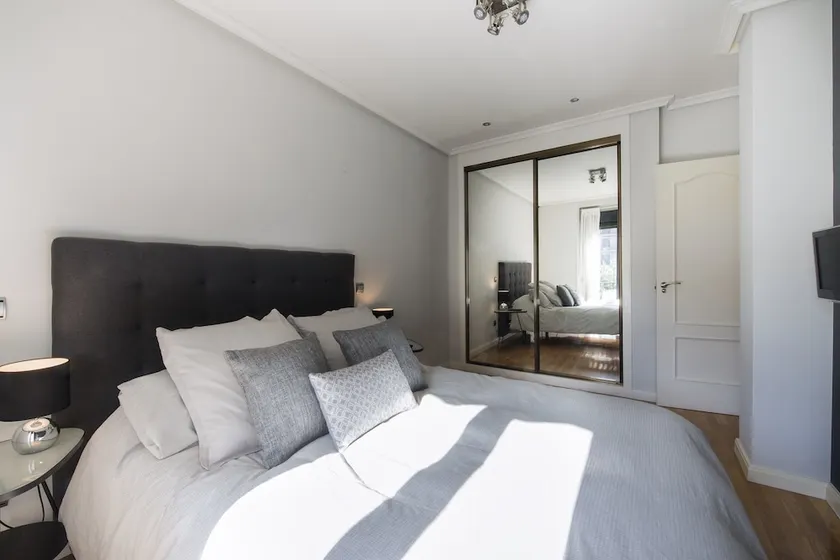 Premium luxury city center apartment - Image 1