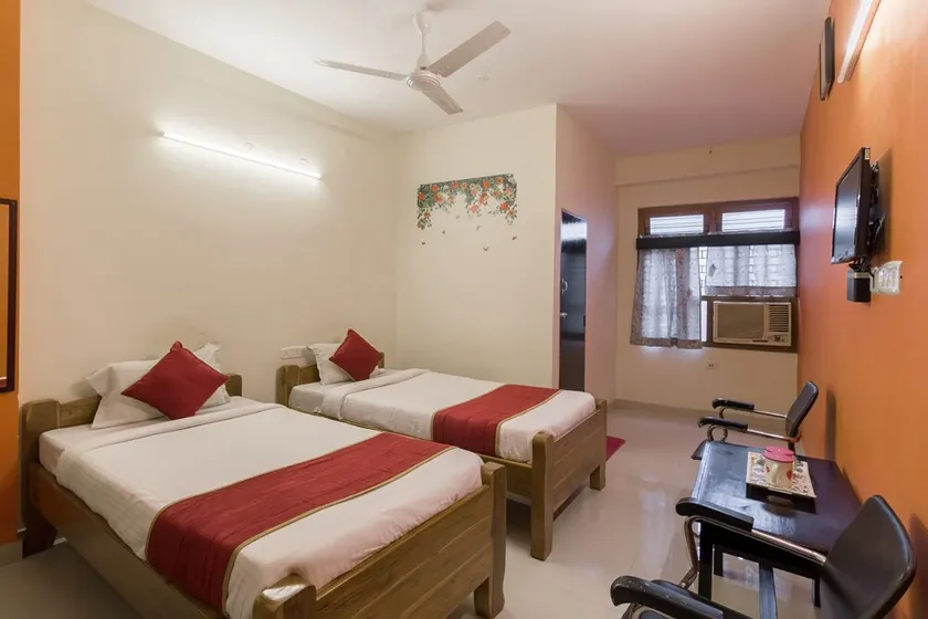 Hotel Sun City by Oyo Rooms - Image 1