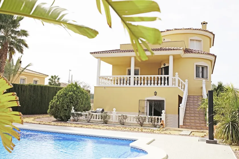 Amazing Villa with Swimming Pool - Image 1