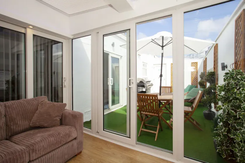 Queens Mansions: Queens Suite - Image 1