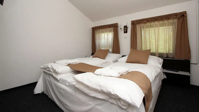 Timpa Apartmanház & Dr. Strecker Villa - Image 1