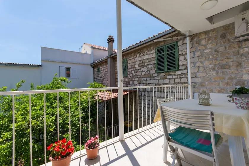 Apartment Buble - Image 1