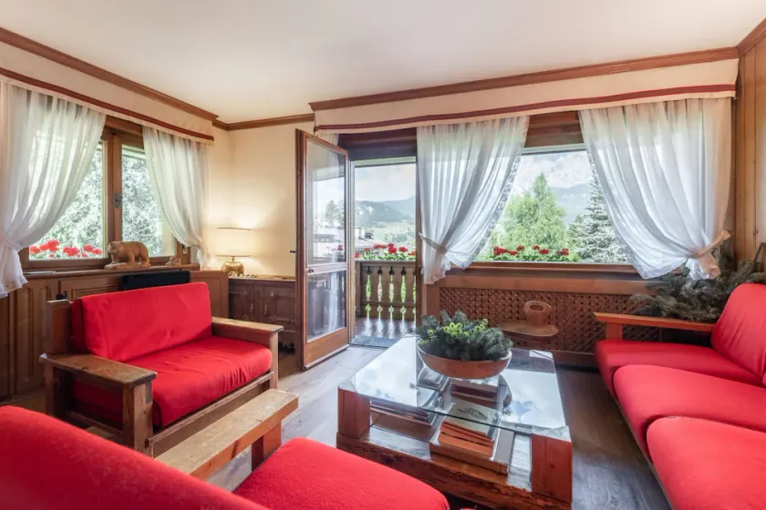 Cozy 3 Bedroom Flat in Cortina - With car Park - Image 1