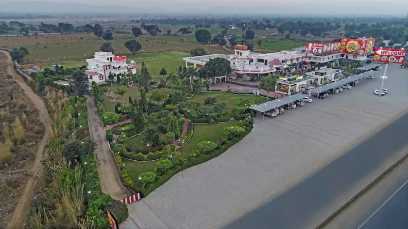 Hotel Highway King - Image 1