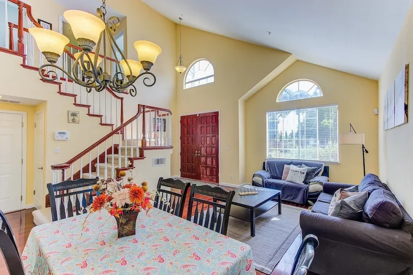 Centrally Located Elegant 3br In Union City 3 Bedroom Home - Image 1