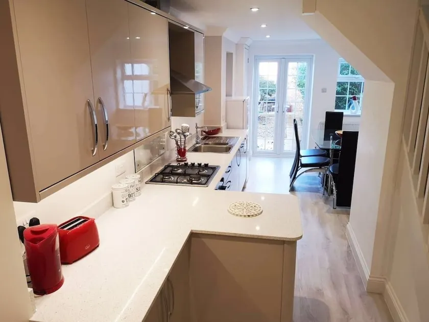 Guildford Town House - Image 1