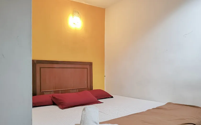 8 Doors Inn by Zen Rooms - Image 1