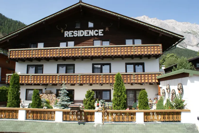 Hotel Pension Residence - Image 1