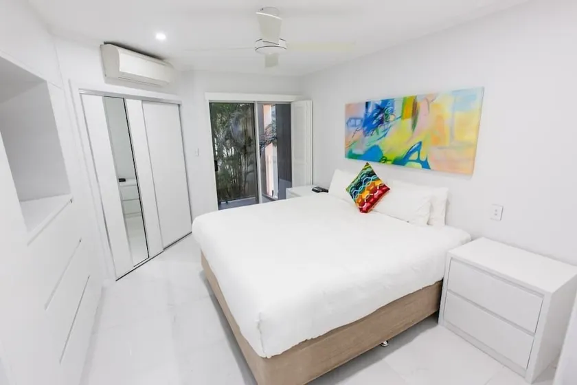 603 On The Beach Luxury Apartment - Image 1