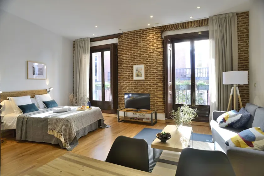 Aspasios San Mateo Boutique Apartments - Image 1