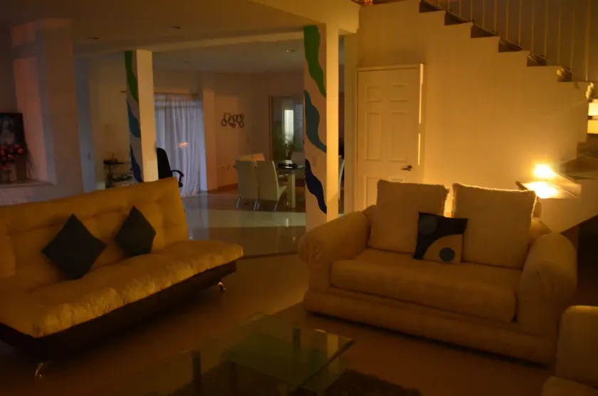 Las Lomas Residencial - Image 1