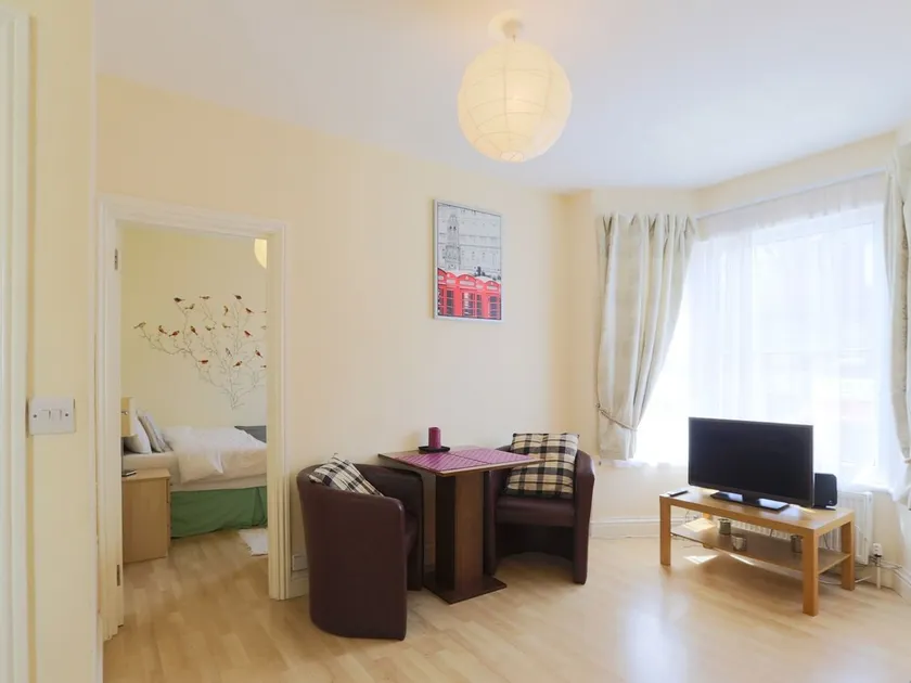 Apartment Harrow 54c - Image 1