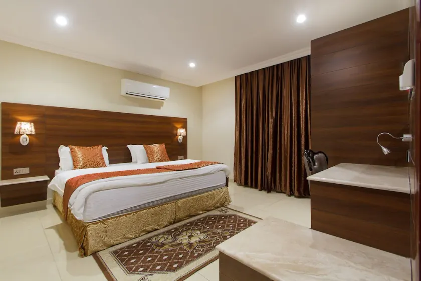 Al Bustan Hotel Suites - Image 1