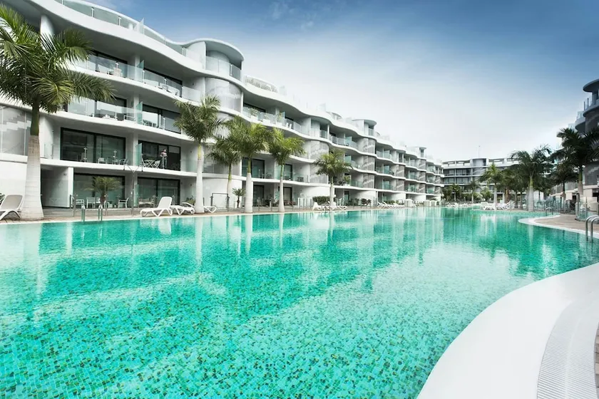 Palmar White - Image 1