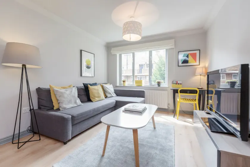 Hoxton 2 Bed Apartment by BaseToGo - Image 1