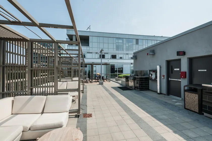 Life Suites Front And Spadina - Image 1