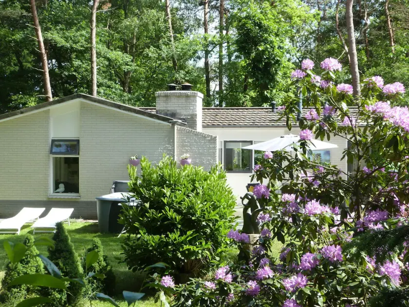 Detached Villa With Enclosed Wooded Garden With Lawn, Jacuzzi and Infrared Sauna - Image 1