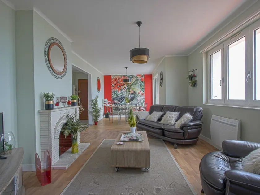 Endearing Apartment in Arromanches-les-Bains nearby the Sea with view on the harbour - Image 1