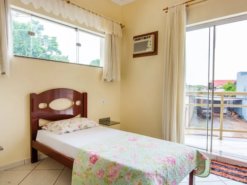 Hotel Ideal - Image 1