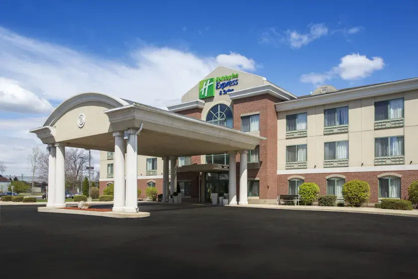 Holiday Inn Express & Suites Kalamazoo - Image 1