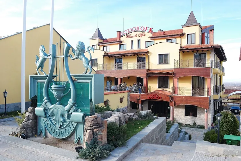 Todoroff Wine & Spa Hotel - Image 1