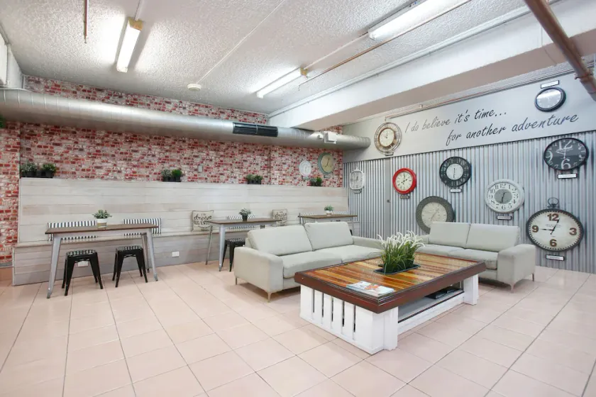 Jackaroo Hostel - Image 1