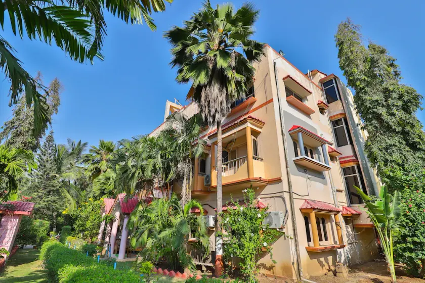 OYO 18385 Hotel Triveni - Image 1