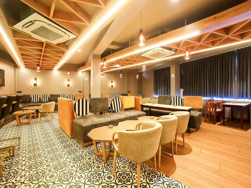 Hotel Kiran Palace by OYO Rooms - Image 1