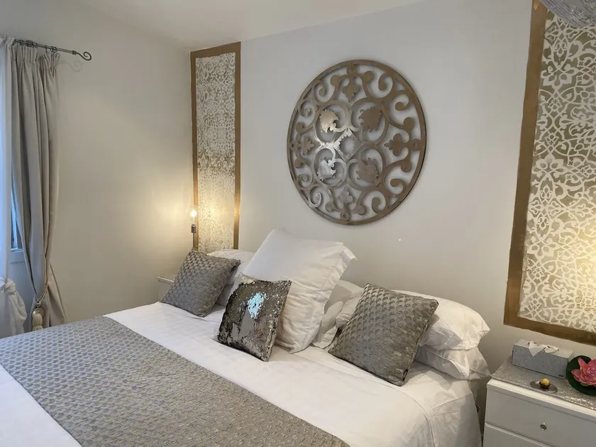 Sydney Executive Garden Apartments - Image 1