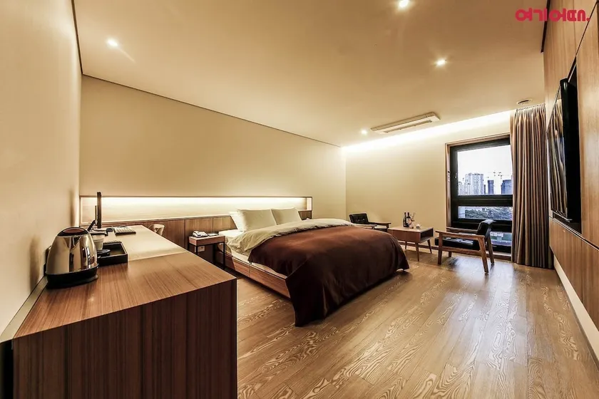 HOTEL M PLACE - Image 1