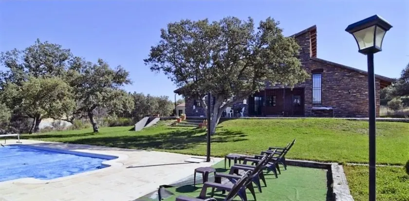 Villa With in Maello With Private Pool and Enclosed Garden - Image 1