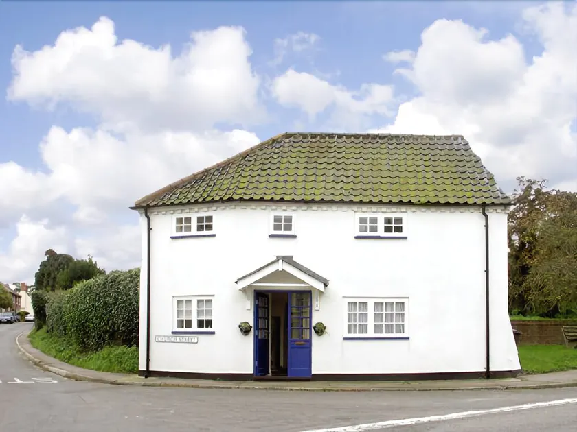 Corner Cottage - Image 1