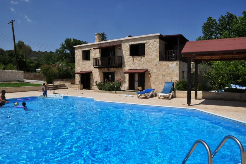 Amarakos Inn - Image 1
