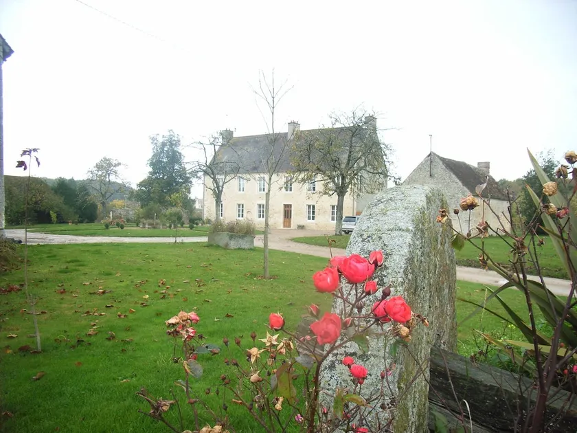 Le Petit Manoir - Image 1