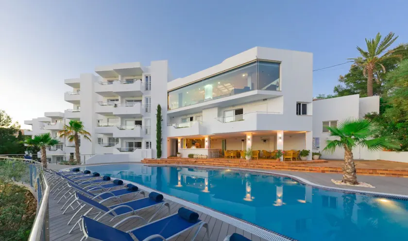 Aparthotel Ferrera Beach - Image 1