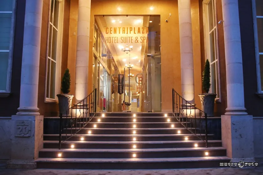 Centriplaza Hotel Suite & Spa - Image 1