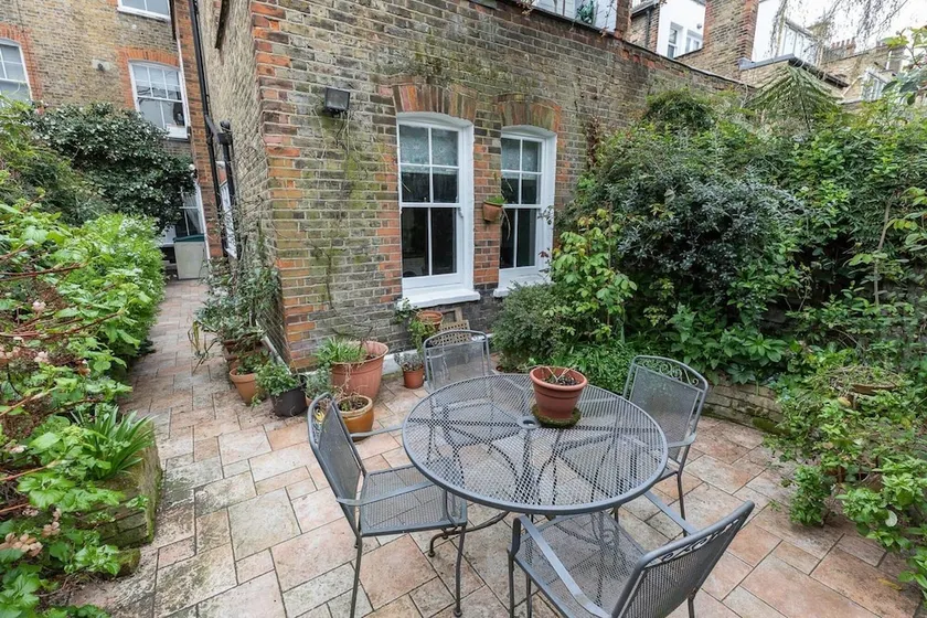 Elegant 2BR flat with garden, close to Battersea Park - Image 1