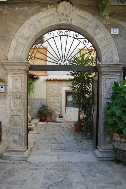La Pergola Hotel - Image 1