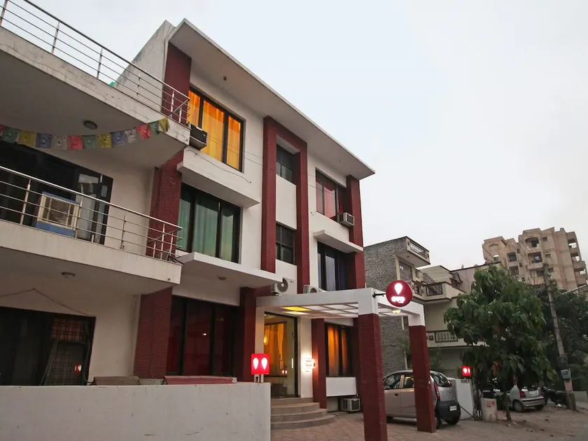 OYO 8822 Sector 31 - Image 1