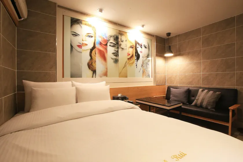 Rui Hotel - Image 1