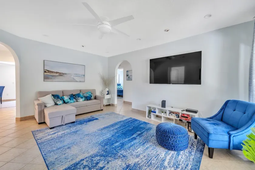 Oakland Park Fl Home Fun In Paradise And Close To Beaches 3 Bedroom Home by Redawning - Image 1