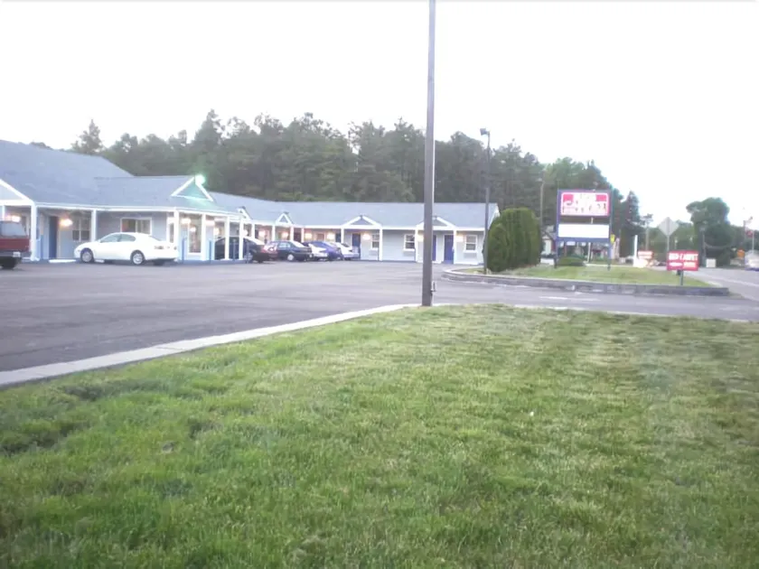 Red Carpet Inn & Suites Hammonton - Image 1