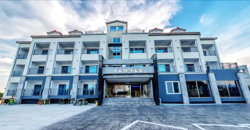Narsha Resort - Image 1