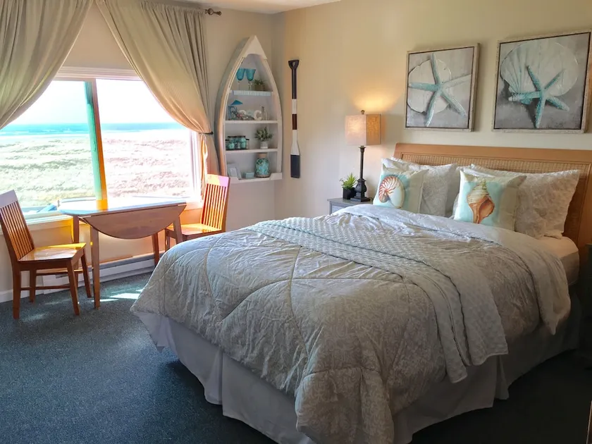 The Tradewinds Condo/Hotel - Image 1