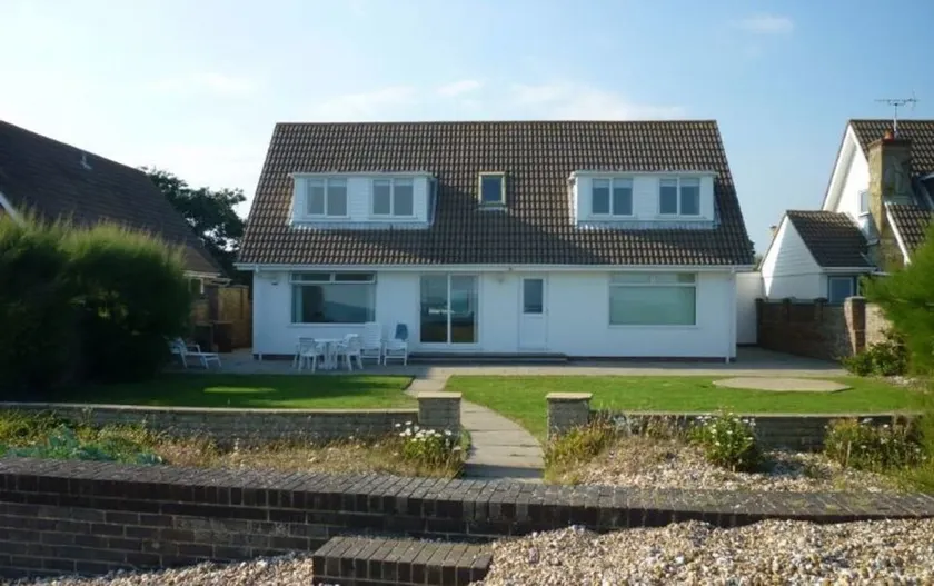 11 Shorecroft, Aldwick - Image 1